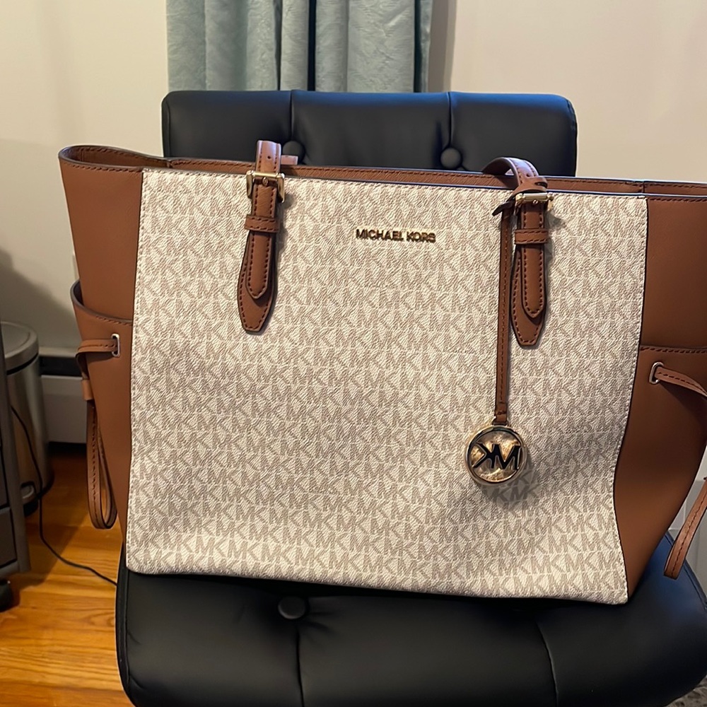 Extra large Michael Kors Bag